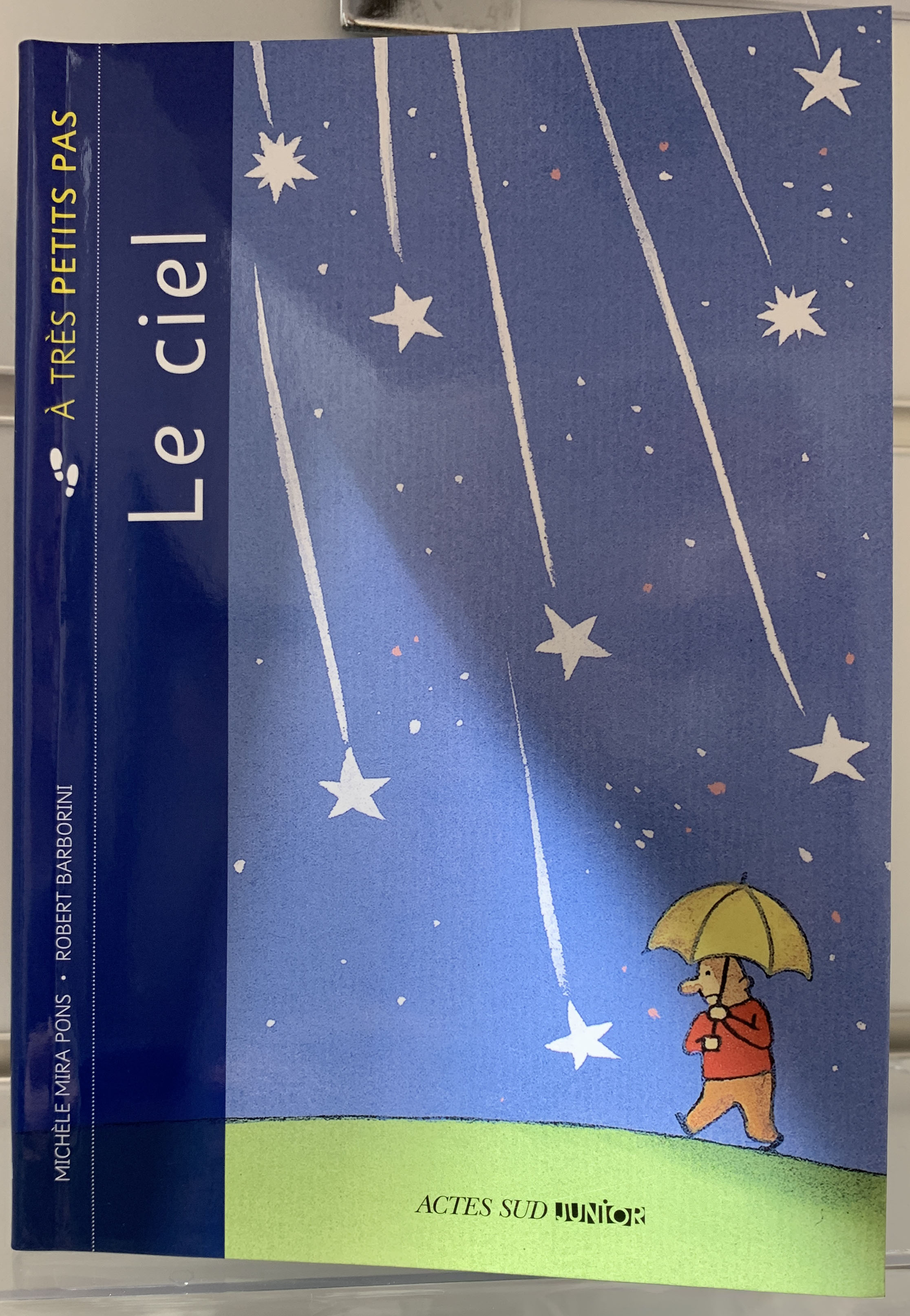 A très petits pas : Le ciel - Qu'est-ce qu'une étoile ? De quoi est fait le Soleil ? Quelle taille fait l'Univers ? Explore le ciel et découvre ses secrets - A5, 36p, 6,80€